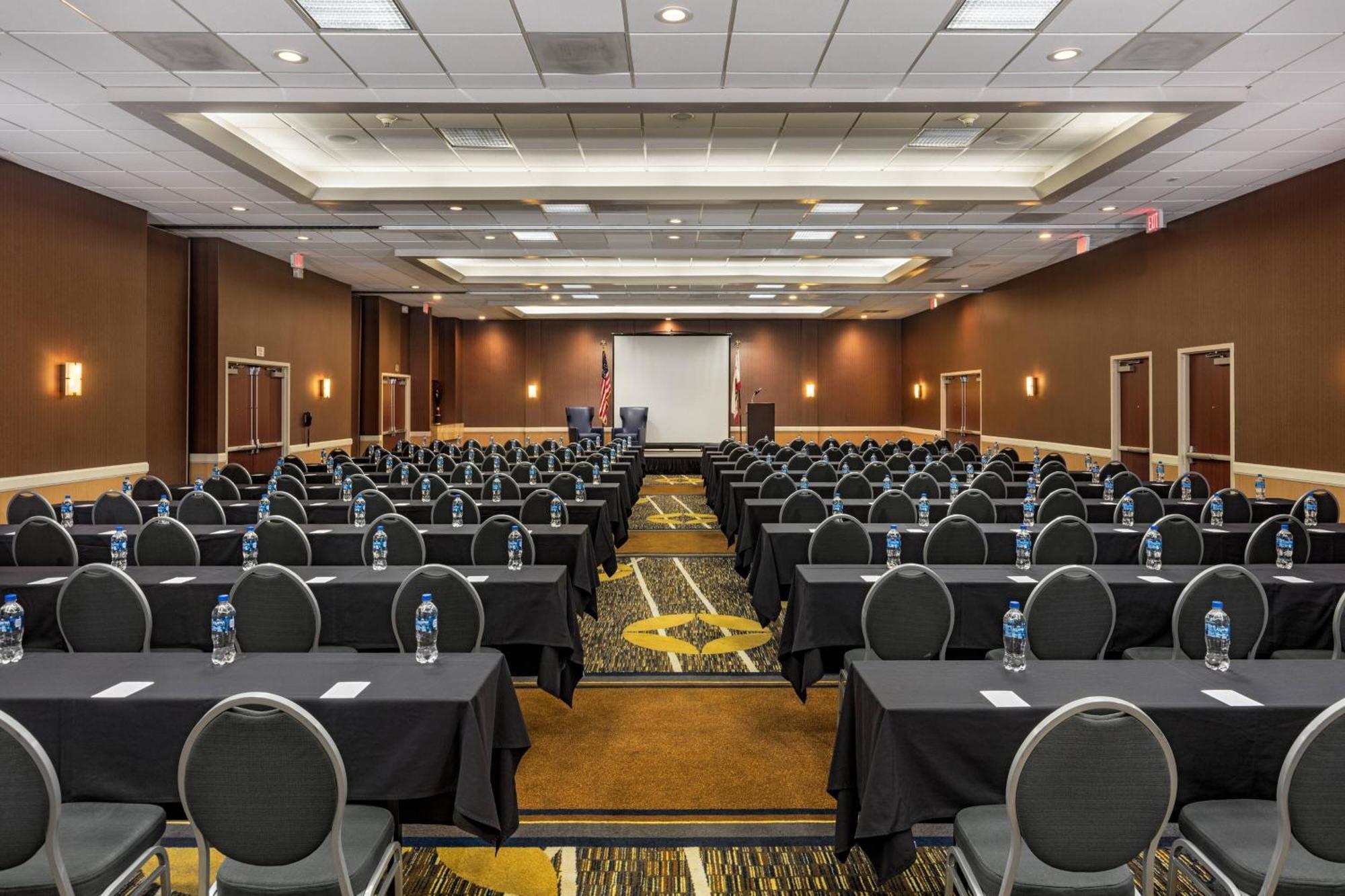 Courtyard By Marriott Los Angeles Pasadena/Monrovia Exterior photo